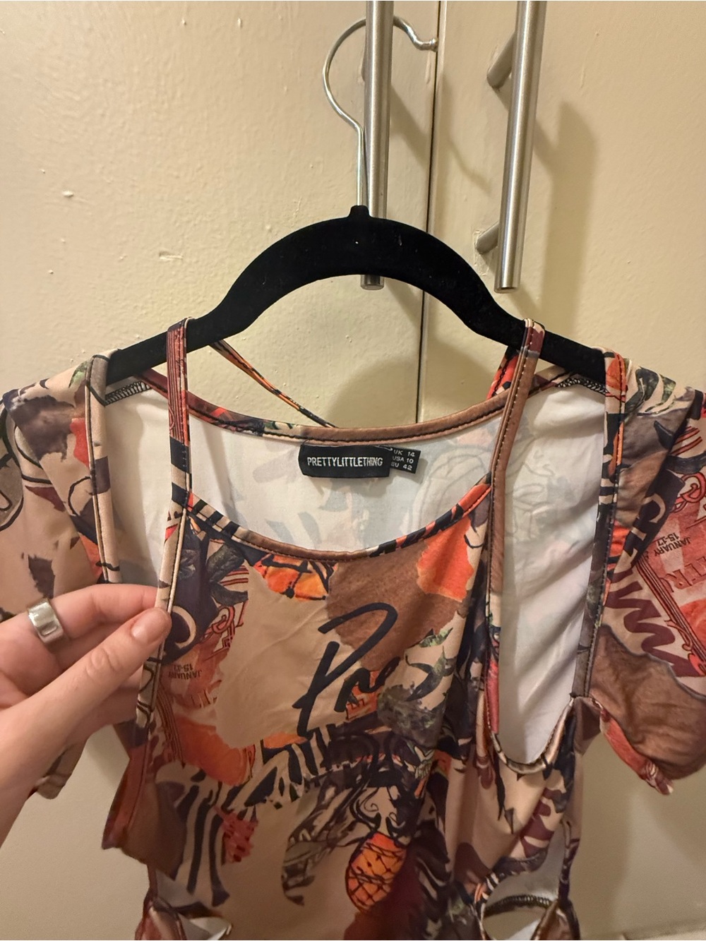 PrettyLittleThing Tee + Halter Style 😍 - Picture 3 of 9